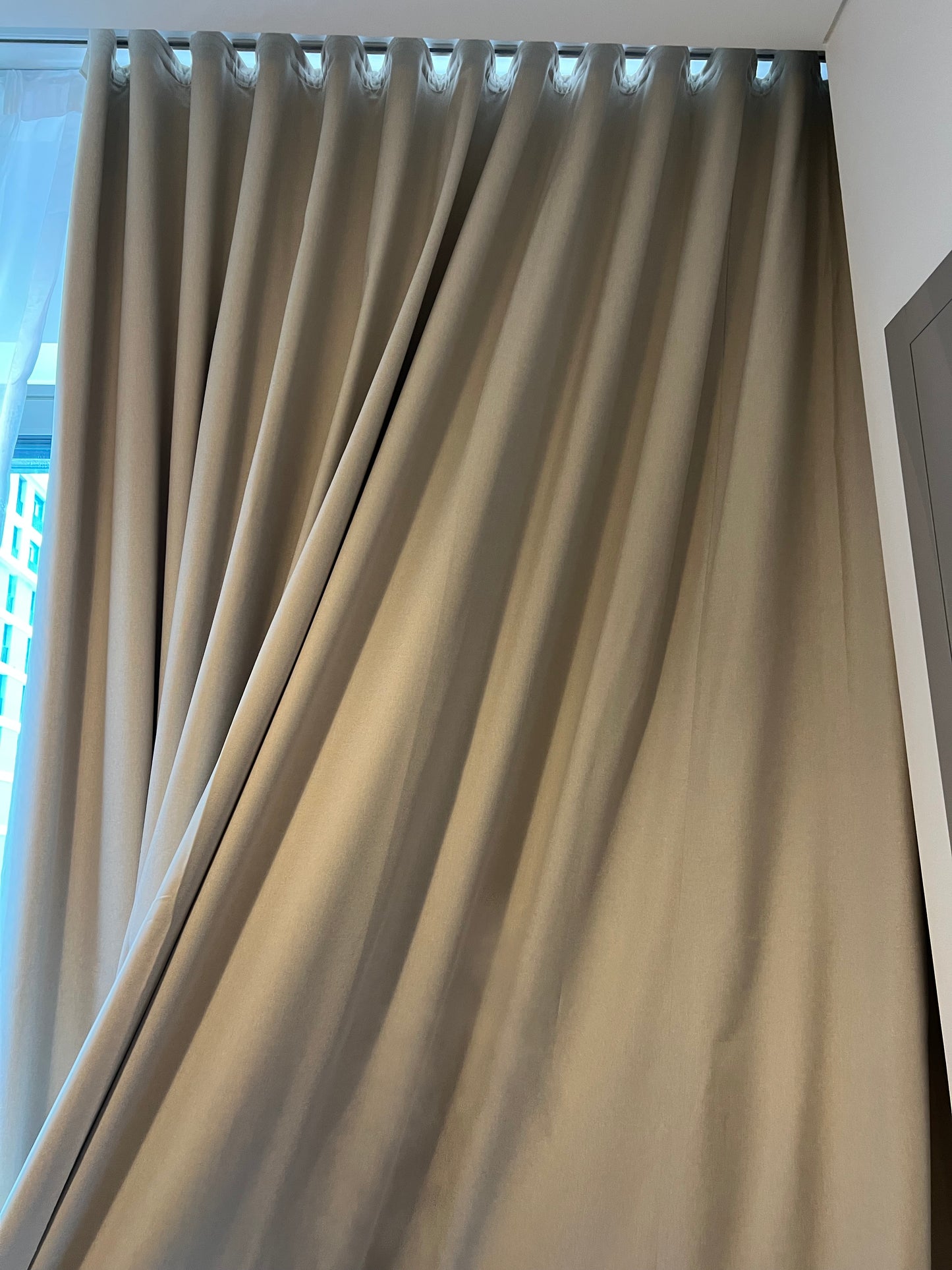 Custom Ripple Fold Wave Blackout Curtains with Sheer – The Perfect Blend of Style & Functionality in Dubai